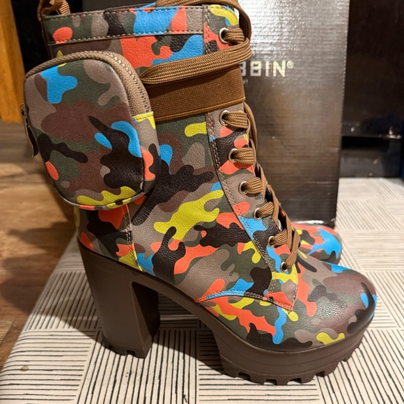 Cape Robbin Monik Block Heel Booties - Picture 7 of 12